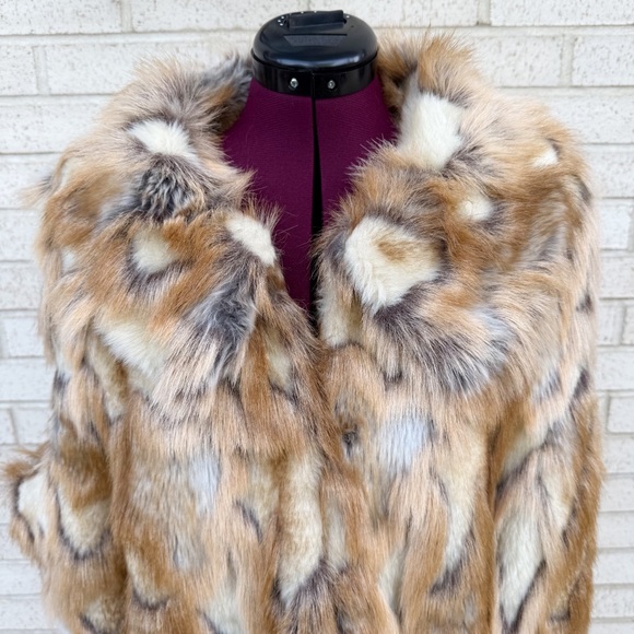 Rachel Zoe Faux Fur Vest Size 2X Red Fox Tan Cream Brown Animal Print Like New - Picture 13 of 15